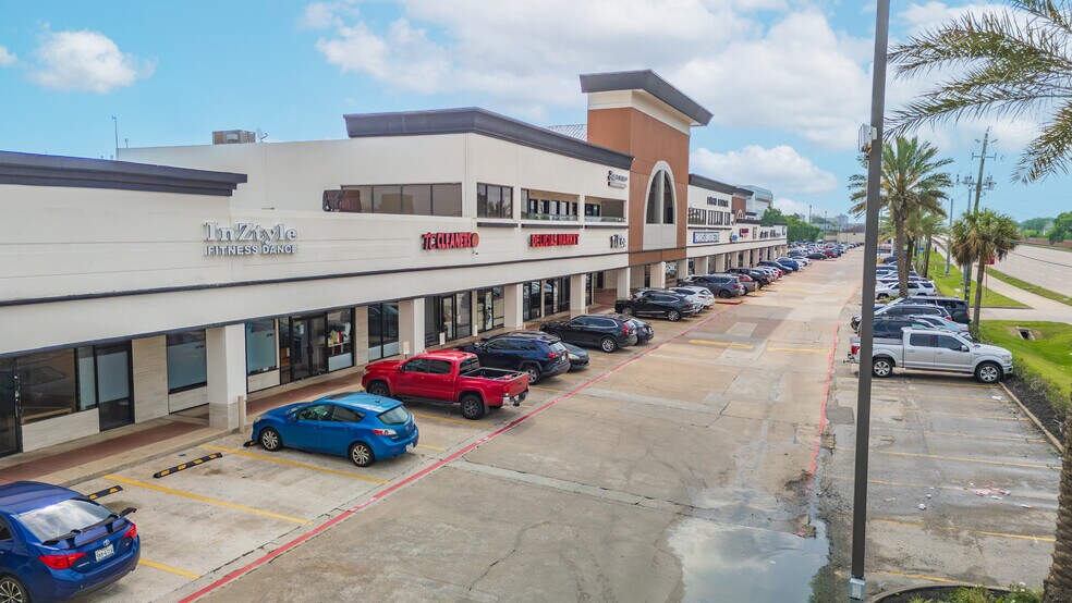 More Photos Of 18301-18313 Egret Bay Blvd, Houston Unknown For Lease