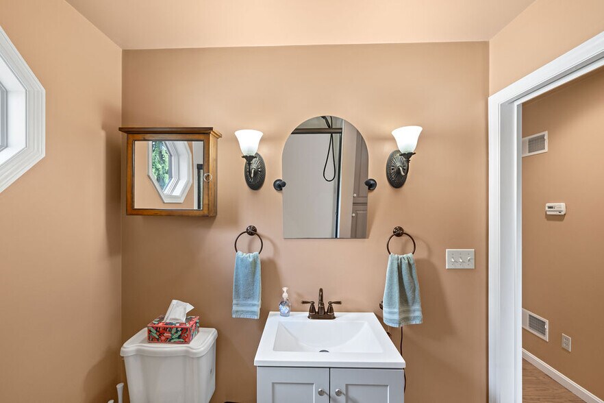 More Photos Of 40 Hospital Rd, Gettysburg Hotel For Sale