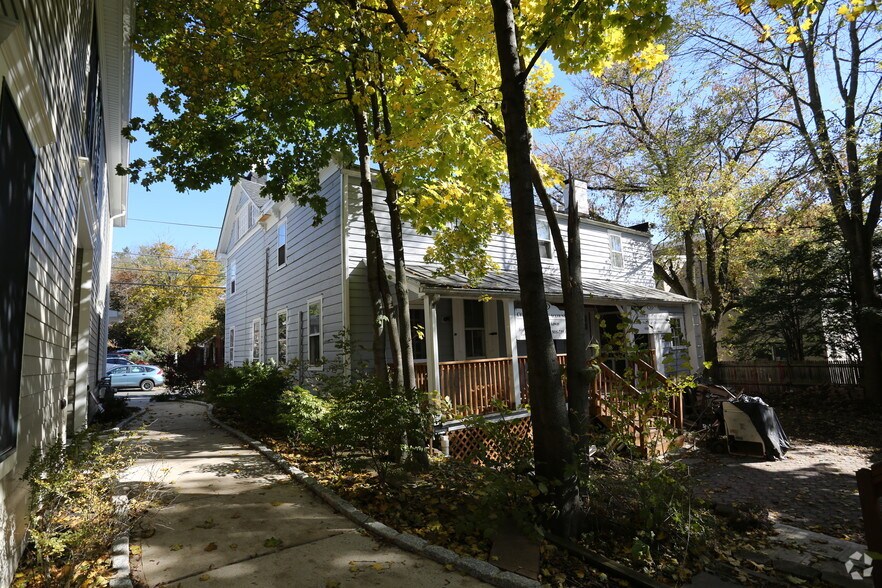 More Photos Of 20 Leigh St, Clinton Township Apartments For Sale