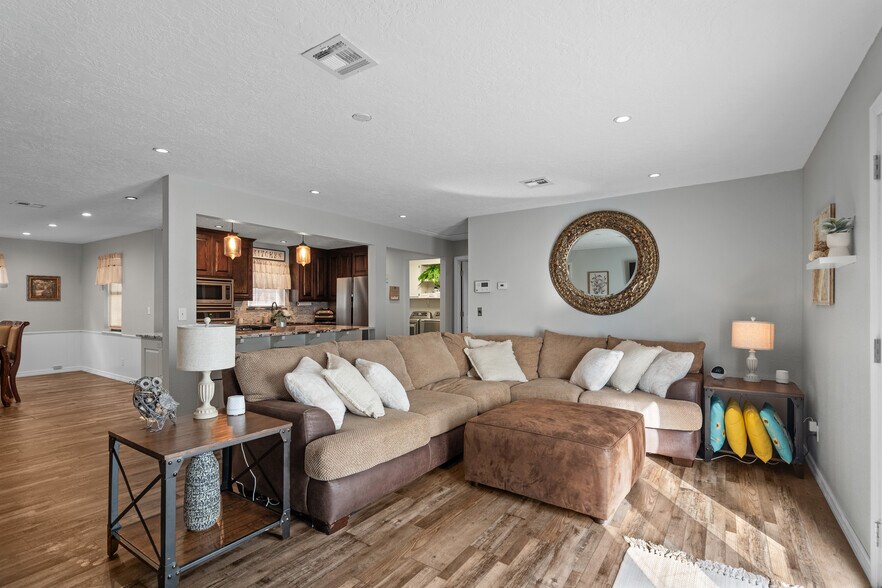 More Photos Of 3133 Chickasaw Trl, Sulphur Restaurant For Sale