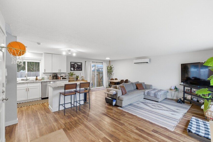 More Photos Of 137 Tanglewood Dr, Jefferson Multifamily For Sale