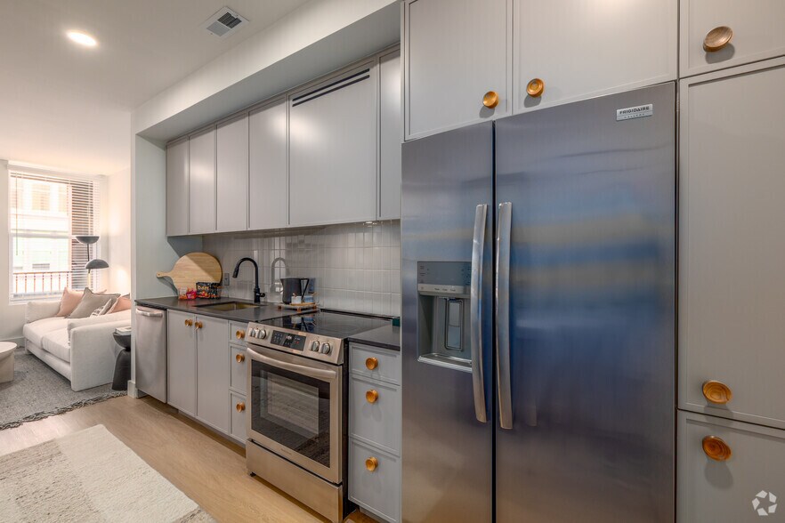 More Photos Of 300 E 36th St, Charlotte Apartments For Lease