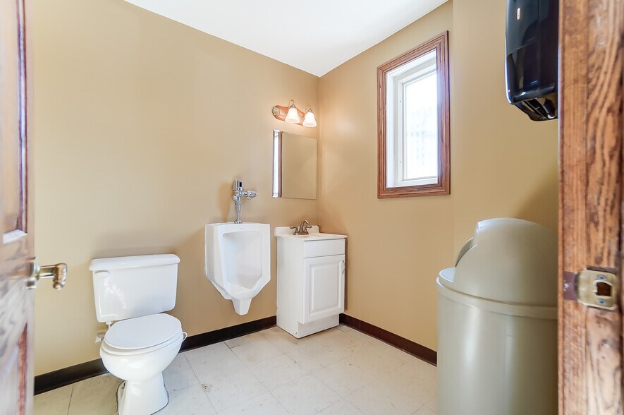 More Photos Of 112-120 N West St, Lima Storefront Retail Office For Lease