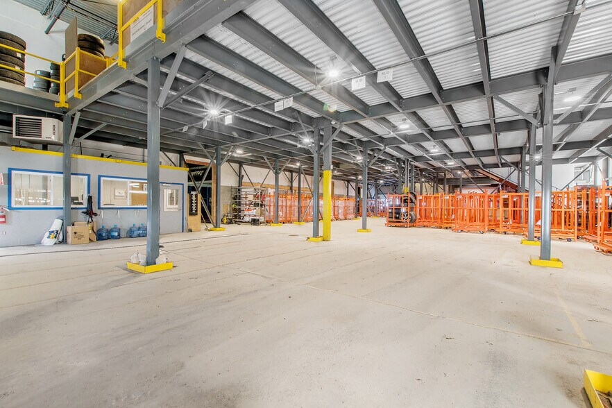 More Photos Of 14410 Rue Rolland-Desjardins, Mirabel Warehouse For Sale