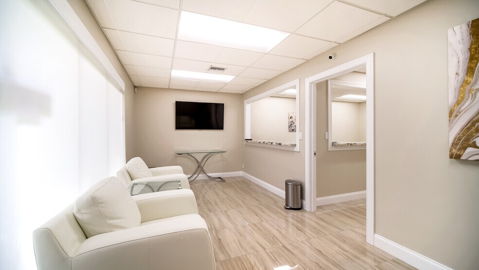 Primary Photo Of 201 N University Dr, Plantation Medical For Sale