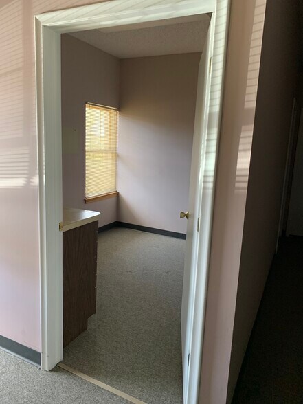 More Photos Of 129 S Washington St, Oxford Medical For Lease