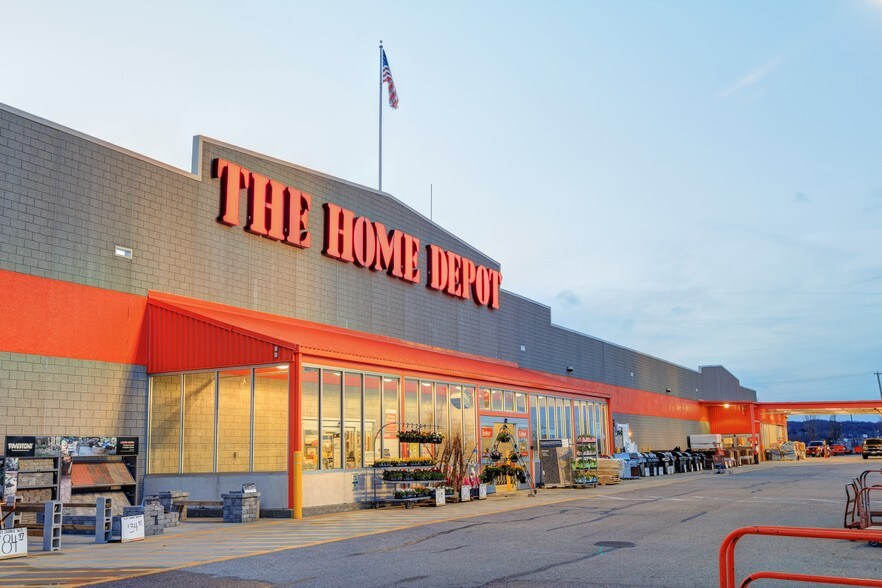 More Photos Of 1384 Atwood Ave, Johnston Unknown For Lease