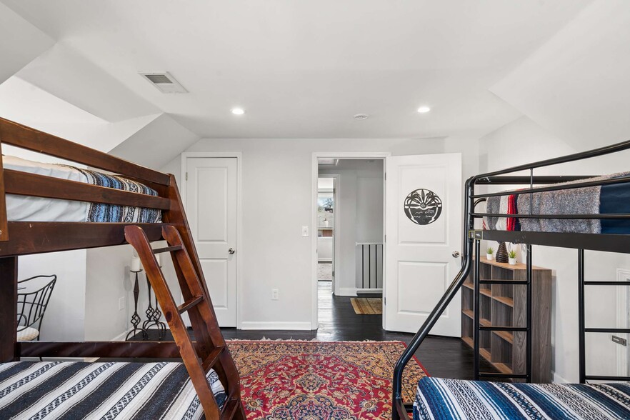 More Photos Of 1860 Penelope Rd NW, Atlanta Hospitality For Sale