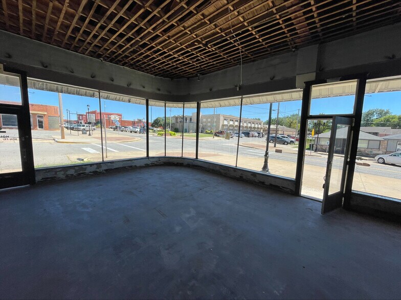 More Photos Of 151 E Court St, Atoka Restaurant For Lease