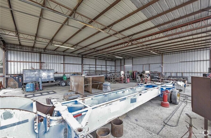 More Photos Of 5004 N La Homa Rd, Mission Flex For Sale