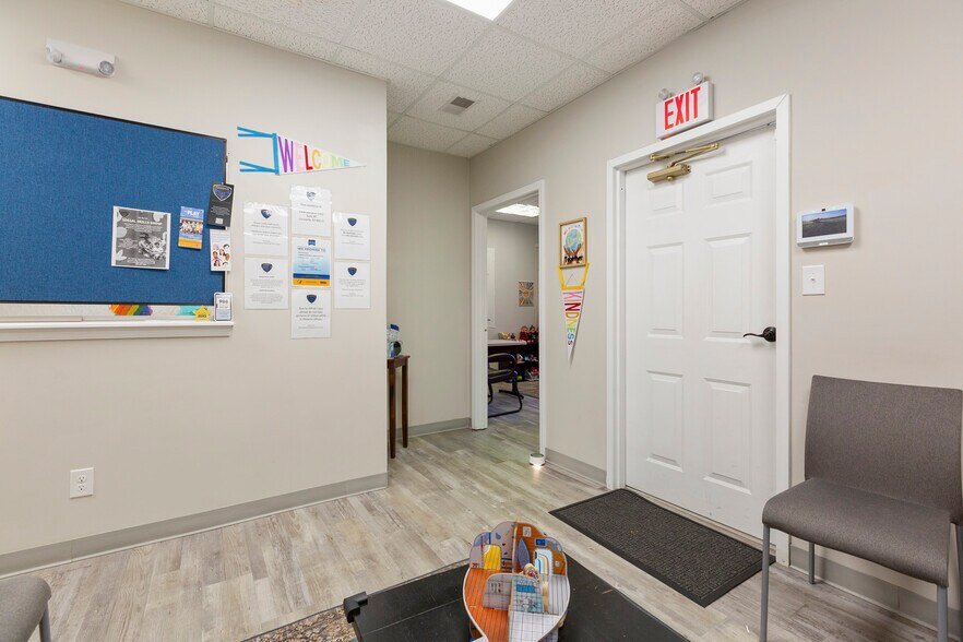 More Photos Of 1300 Gardiner Ln, Louisville Medical For Sale