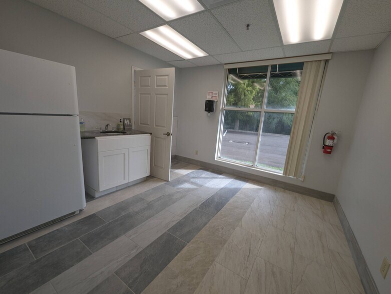More Photos Of 701 NW Federal Hwy, Stuart Medical For Lease
