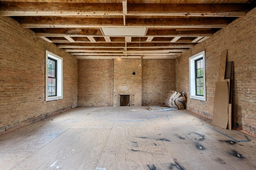 More Photos Of 7211 Queen St, Middleway Flex For Sale