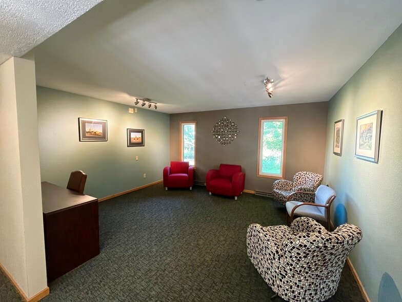 More Photos Of 7989 Lake Dr, Circle Pines Office For Sale