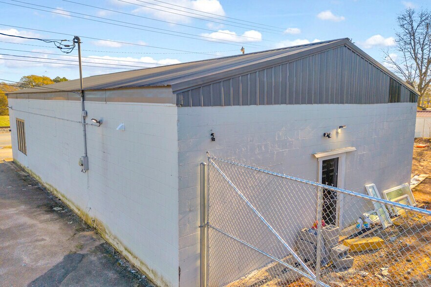 More Photos Of 399 S Elm St, Commerce Storefront For Sale