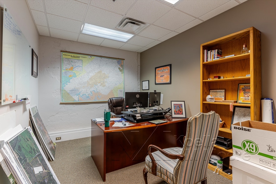 More Photos Of 17 Market Sq, Knoxville Storefront Retail Office For Sale