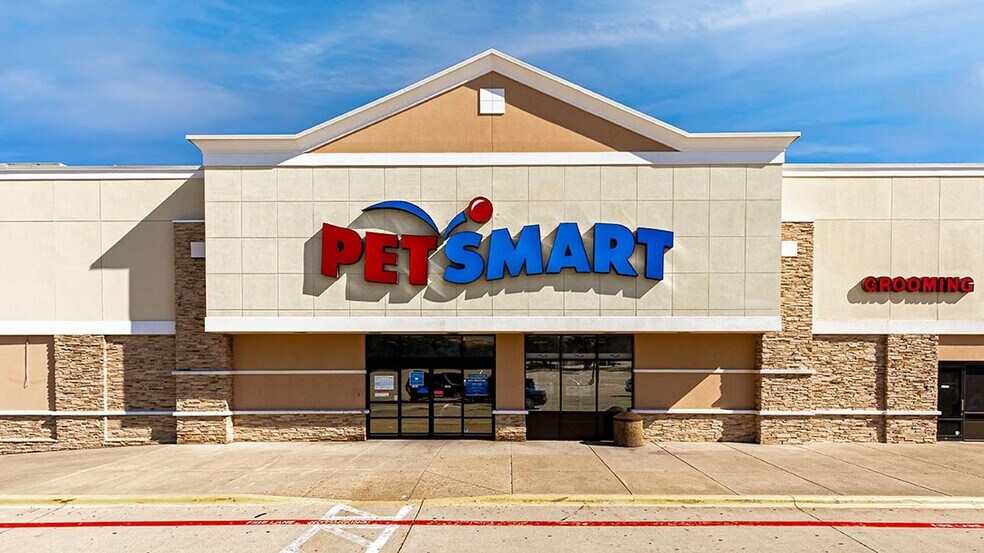 More Photos Of 6801-7049 Ridgmar Meadow Rd, Fort Worth Unknown For Lease