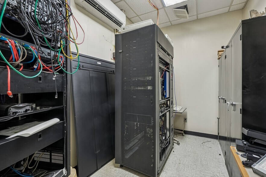 More Photos Of 380 Hillside Ave, Hillside Flex For Lease