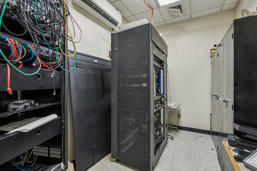 More Photos Of 380 Hillside Ave, Hillside Flex For Lease