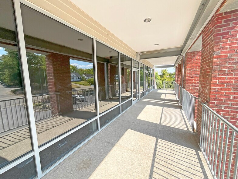 More Photos Of 185 Pasadena Dr, Lexington Storefront Retail Office For Lease