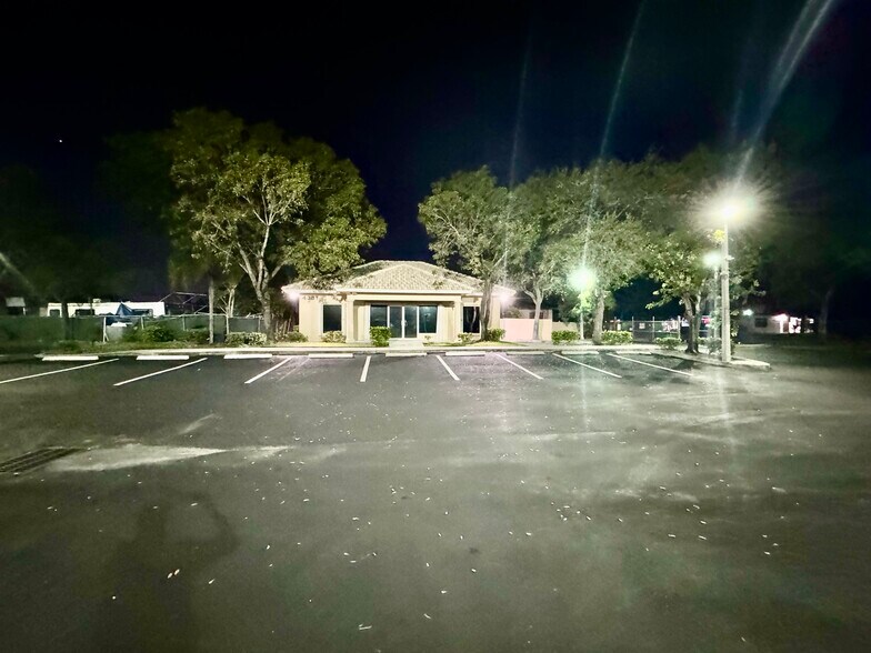 More Photos Of 4381 N Dixie Hwy, Deerfield Beach Freestanding For Lease