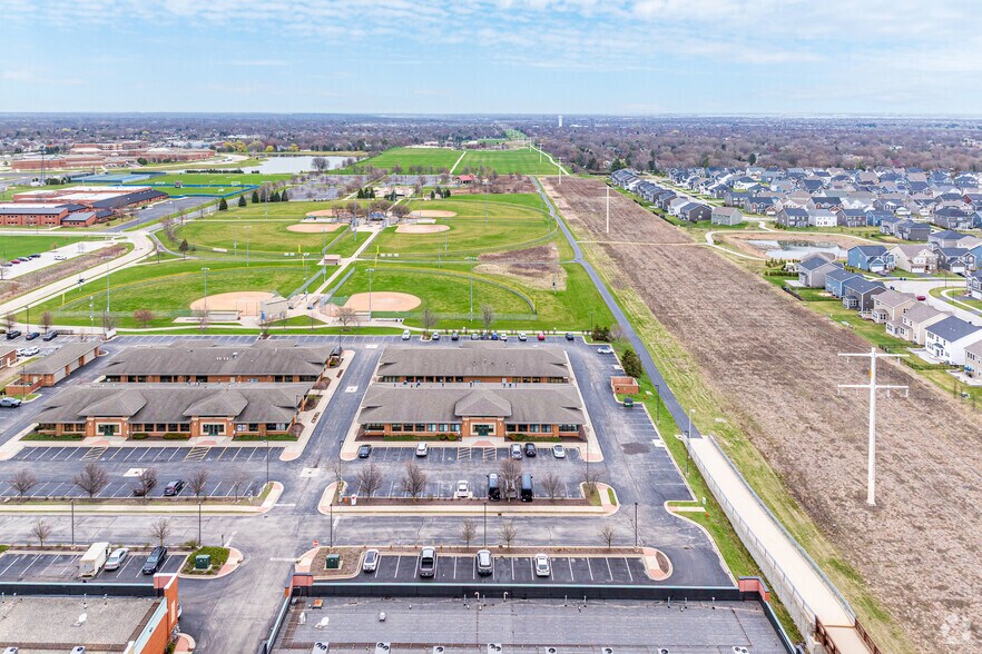 More Photos Of 3420 Lacrosse Ln, Naperville Office For Lease