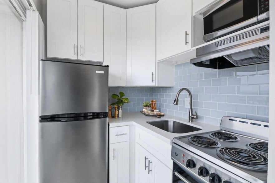 More Photos Of 415-425 Washington Blvd, Marina Del Rey Apartments For Lease