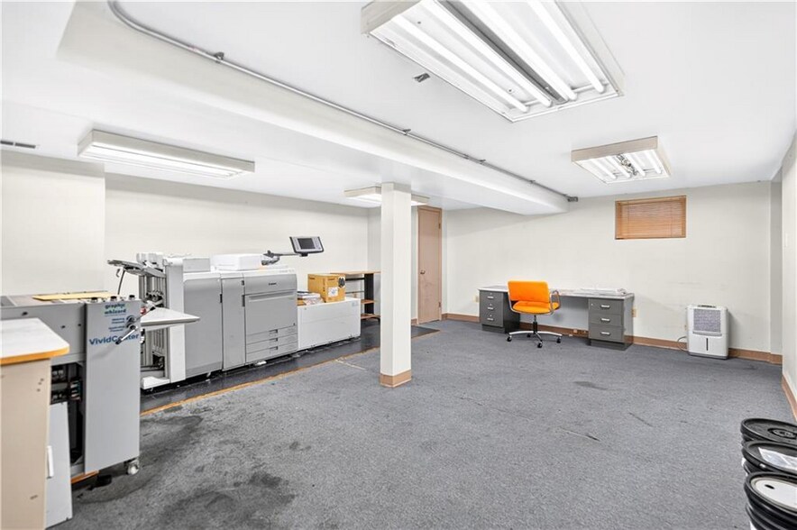 More Photos Of 453 Wall Ave, Wilmerding Office For Sale