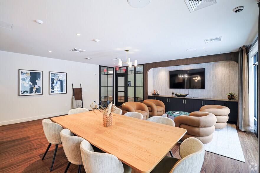 More Photos Of 484 2nd St, Everett Apartments For Lease