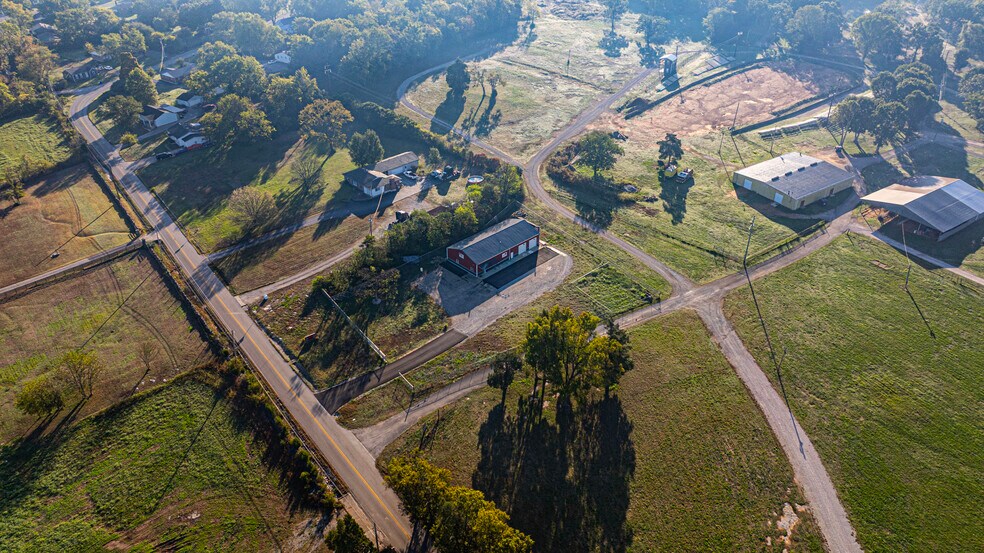 More Photos Of 923 Glen Lily Rd, Bowling Green Office For Sale