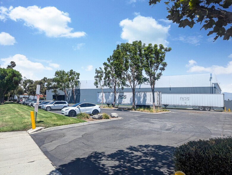 More Photos Of 15801-15811 E Valley Blvd, City of Industry Warehouse For Lease