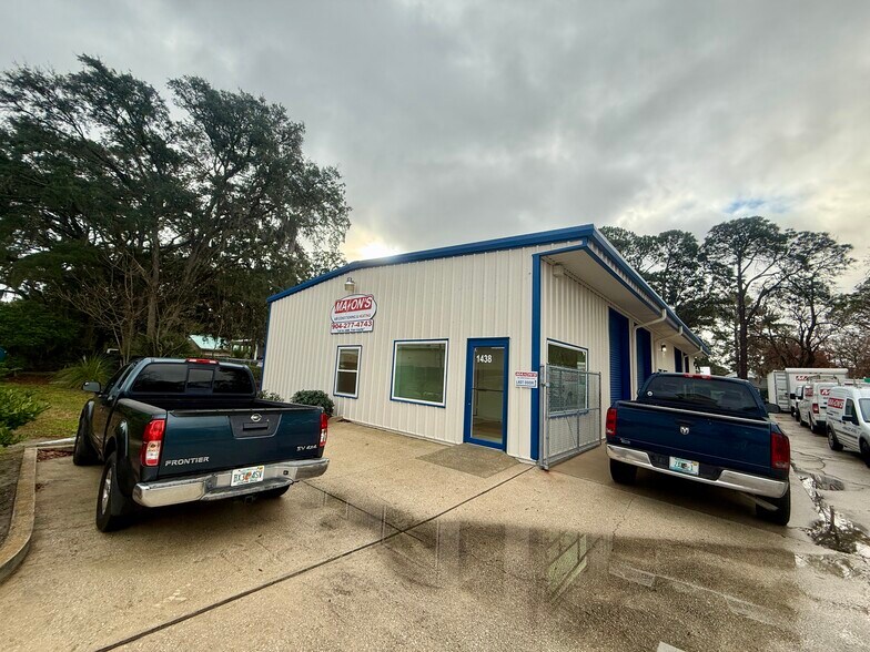 Primary Photo Of 1438 E Oak St, Fernandina Beach Service For Lease