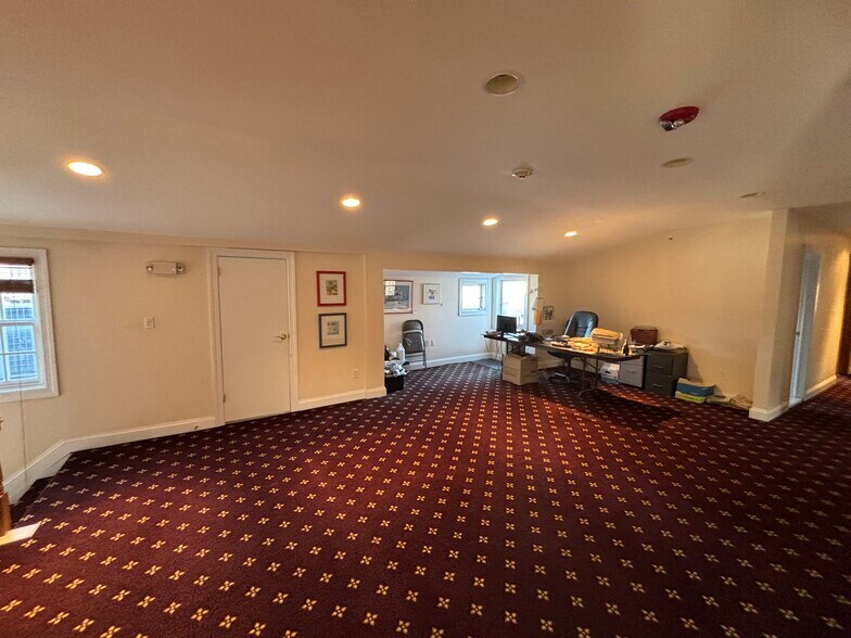More Photos Of 1345 Old Northern Blvd, Roslyn Storefront Retail Office For Lease