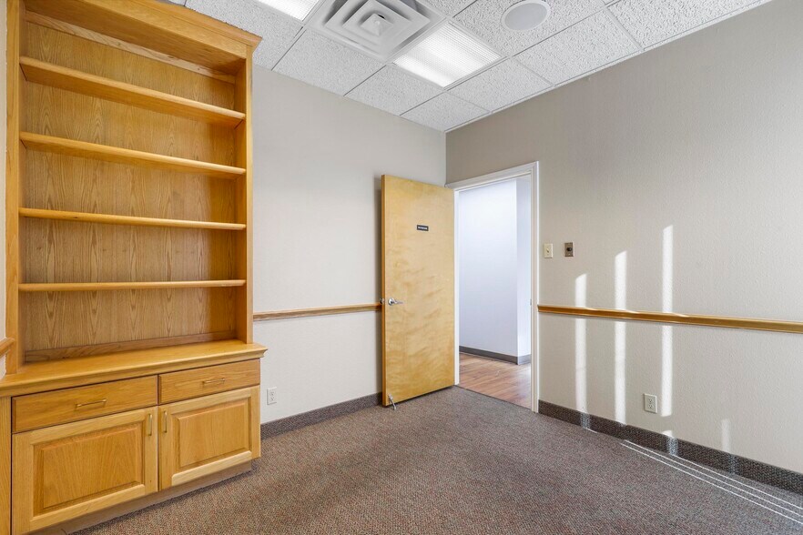 More Photos Of 11801 South Fwy, Burleson Hospital For Sale