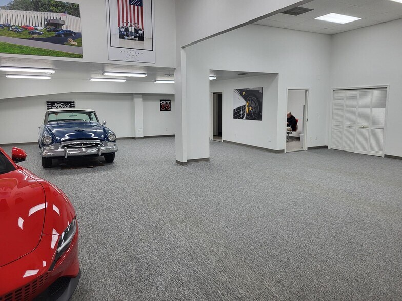 More Photos Of 5567 Taylor Rd, Naples Warehouse For Lease