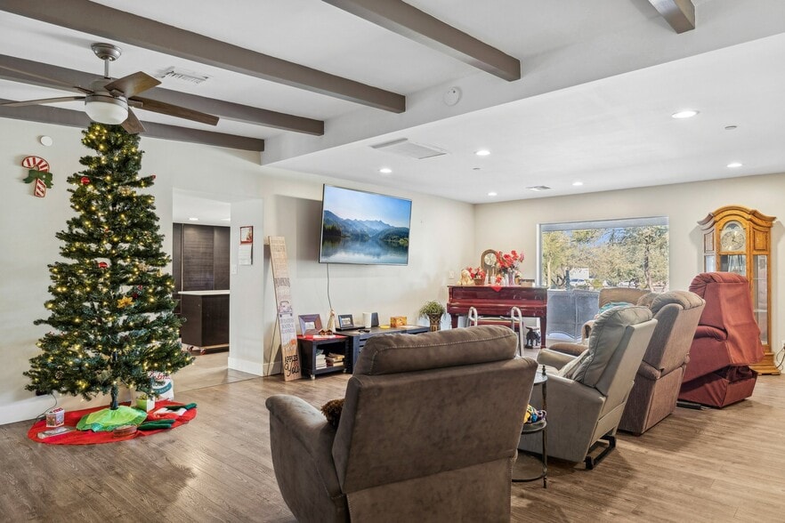 More Photos Of 5926 E Wilshire Dr, Scottsdale Assisted Living For Sale
