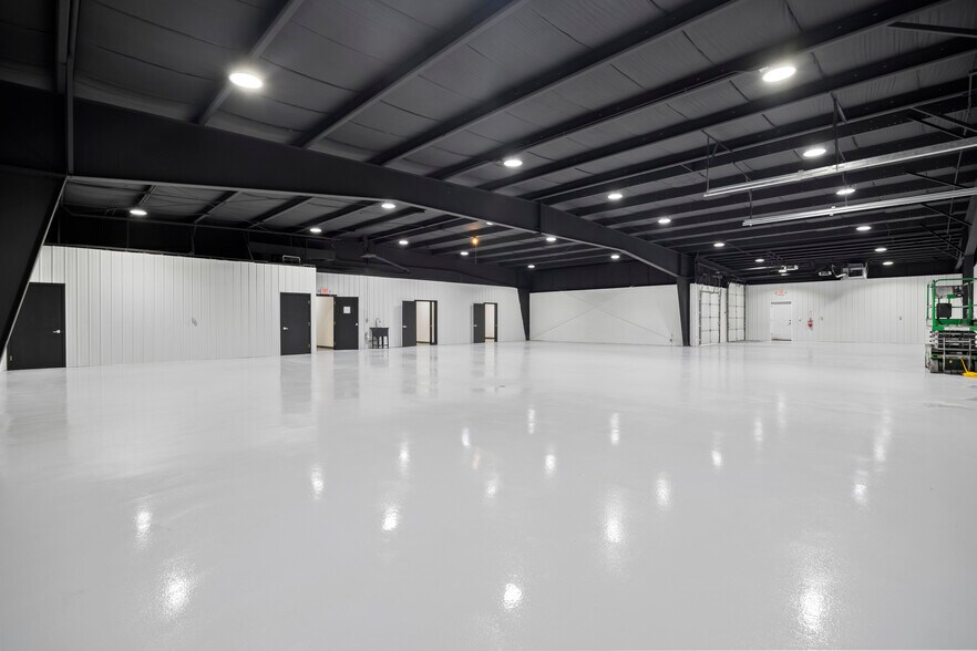 More Photos Of 9941 York Theta Dr, North Royalton Service For Lease