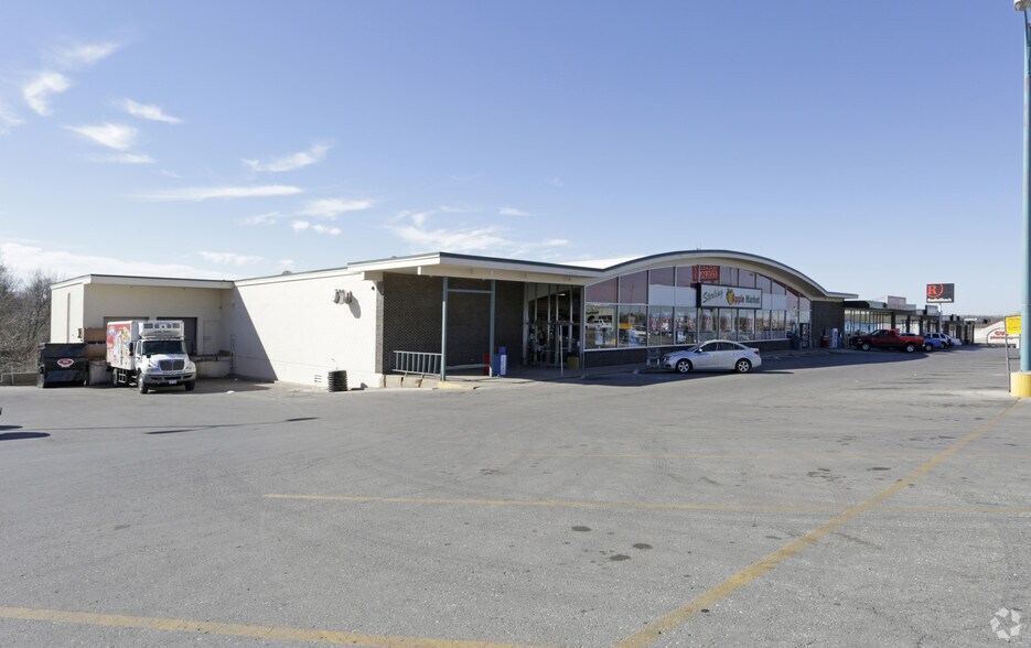 More Photos Of 11200-11215 E 24 Hwy, Independence Unknown For Lease