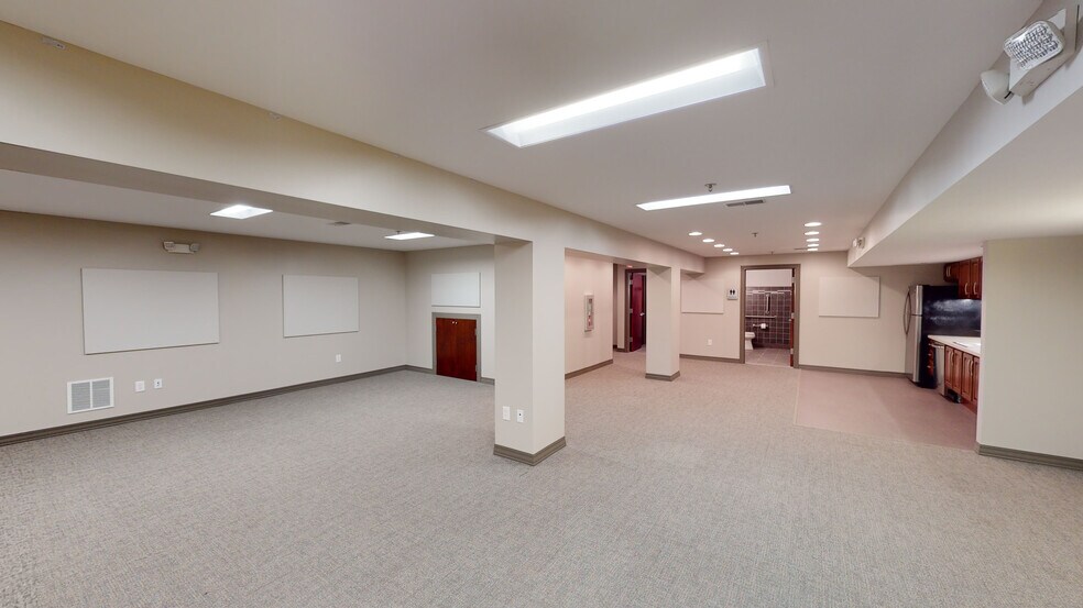 More Photos Of 2720 Centennial Rd, Toledo Office For Sale