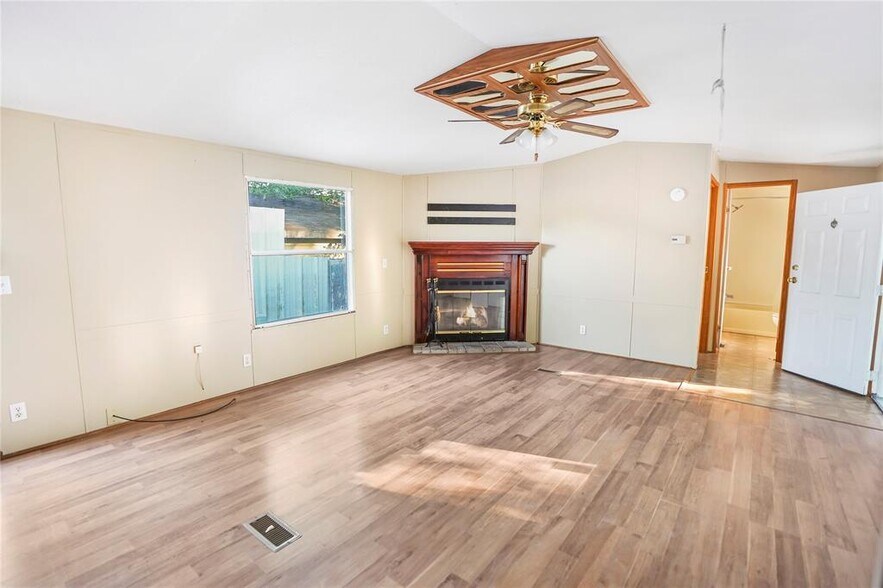 More Photos Of 13338 Elderberry Ln, Houston Industrial For Lease