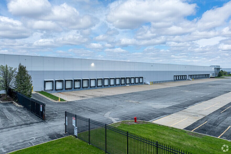 More Photos Of 2301 Ellis Ct, New Lenox Distribution For Lease