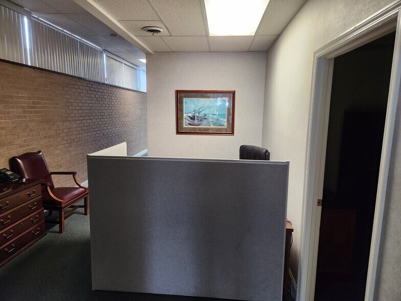 More Photos Of 605 N Queen St, Kinston Office For Lease