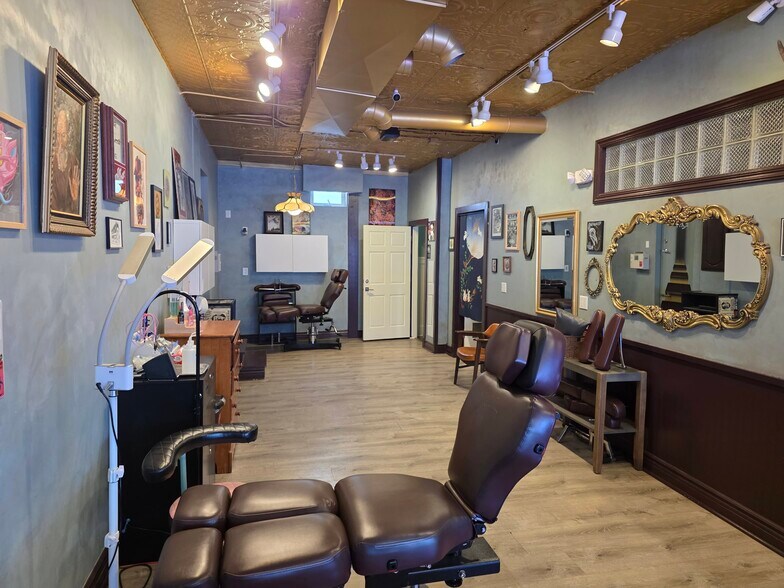 More Photos Of 5613 S 77 St, Omaha Storefront For Lease