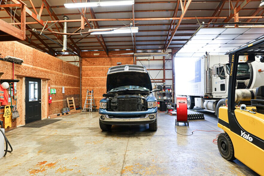 More Photos Of 430 US-62 E, Eddyville Auto Repair For Sale