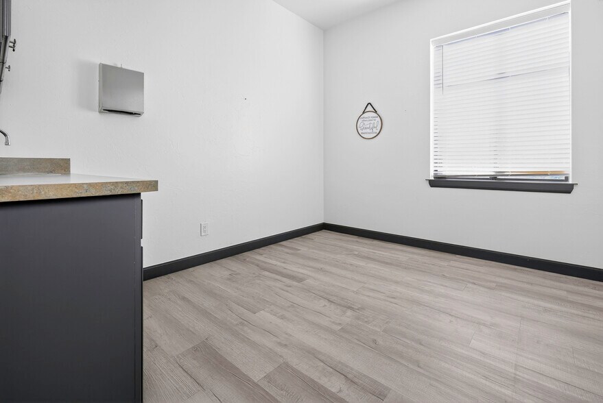 More Photos Of 9433 N Kelley Ave, Oklahoma City Office For Sale