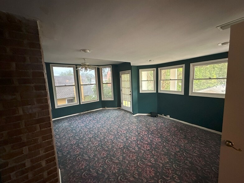 More Photos Of 16 W La Rua St, Pensacola Loft Creative Space For Sale