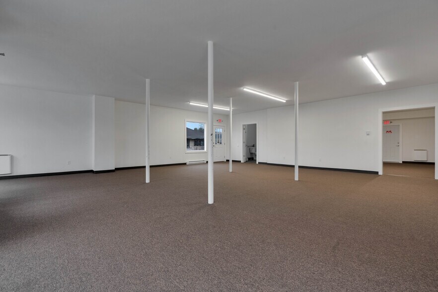 More Photos Of 924 Main St, Waterboro General Retail For Lease