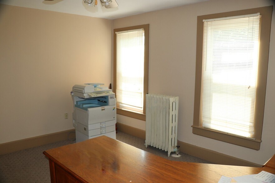 More Photos Of 108 N Walkup Ave, Crystal Lake Office For Sale