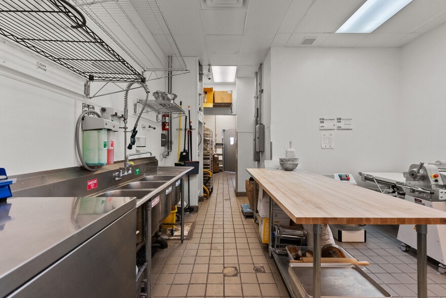 More Photos Of 5466-5484 Wilshire Blvd, Los Angeles Office For Lease