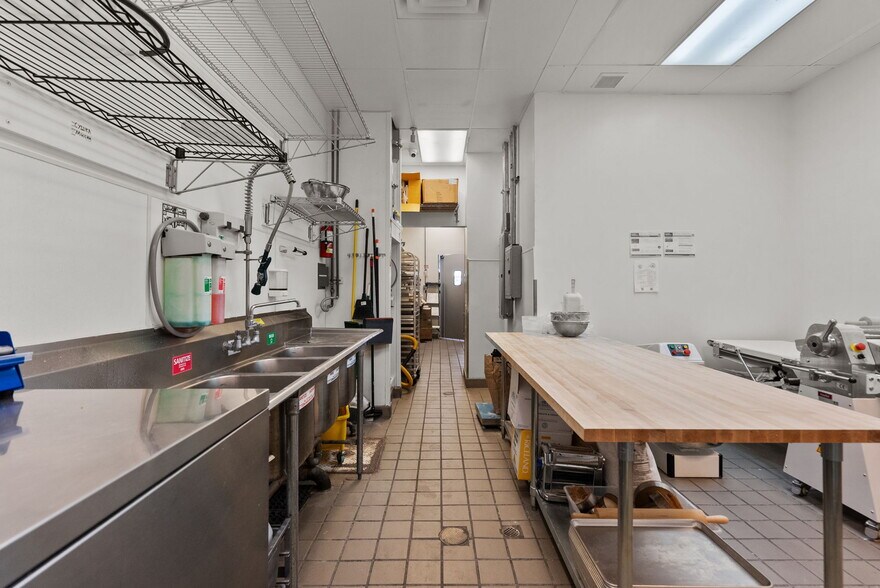 More Photos Of 5466-5484 Wilshire Blvd, Los Angeles Office For Lease